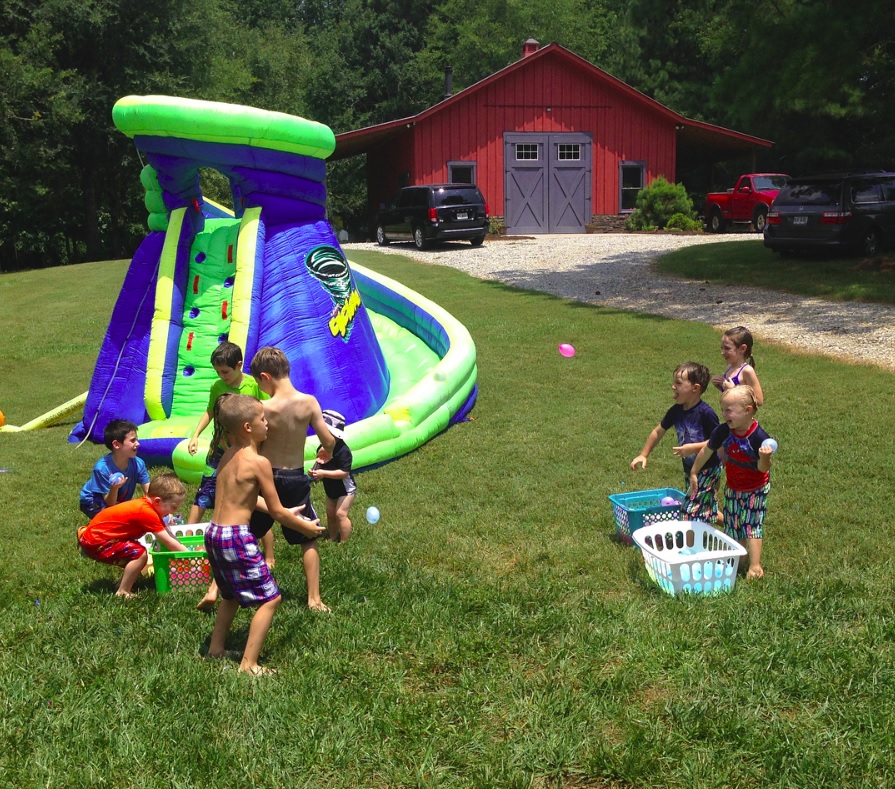 summer birthday party ideas water balloon fight
